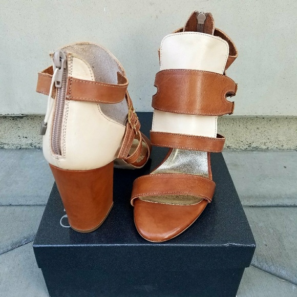 Gorgeous Evado Leather Sandals - Picture 2 of 5